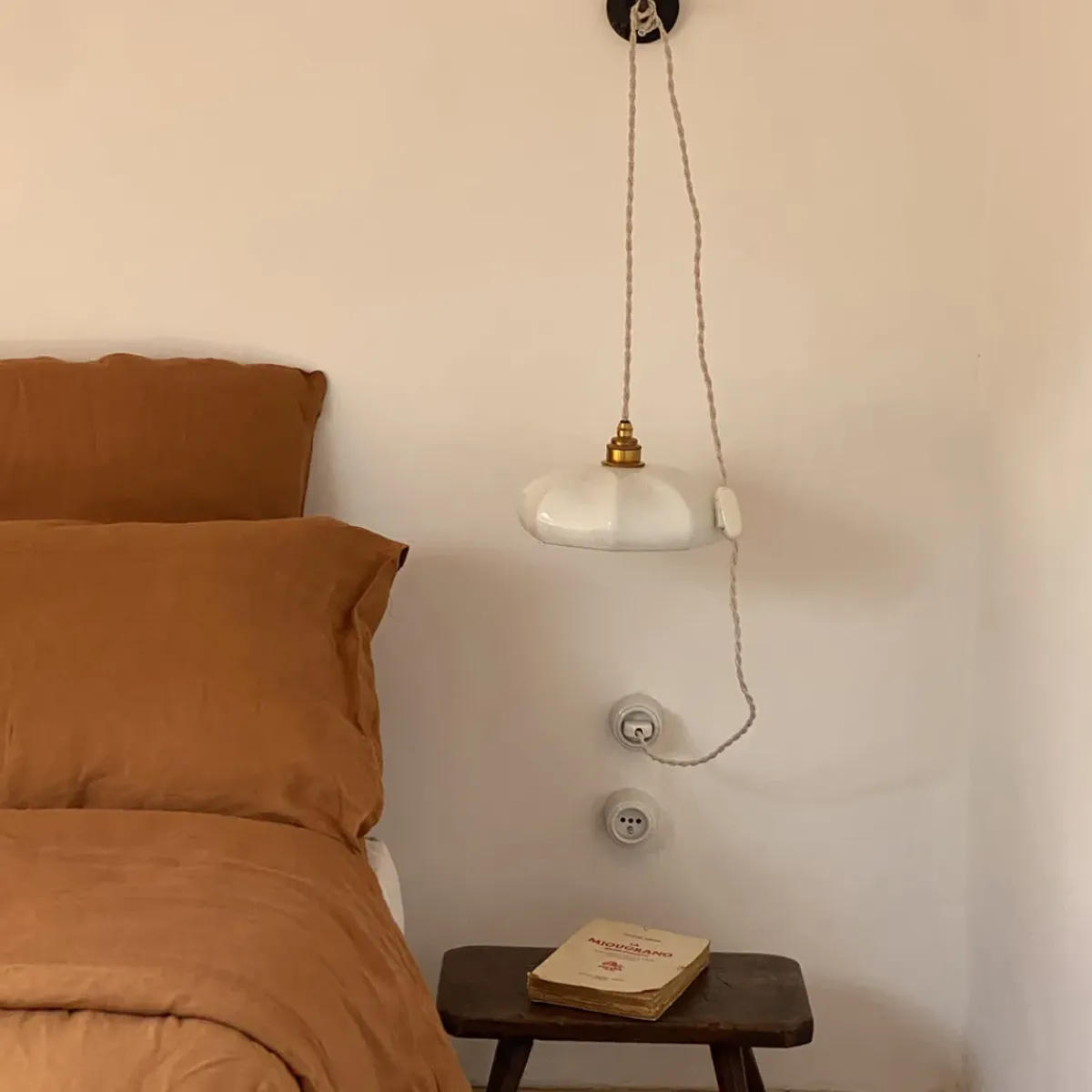 Enamoura Baladeuse Maria en porcelaine biscuit - Ø 24 cm > Fabriqué En France|Suspensions