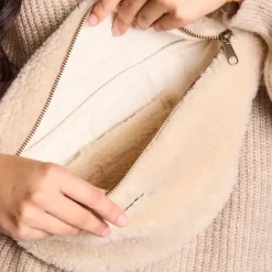 Hindbag Banane Sasha en fourrure Beige > Femme Biologique|Sacs & Cabas