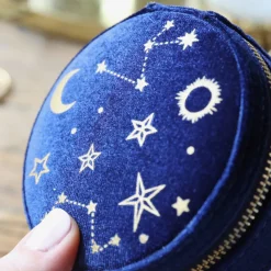 Sélectionné par Fleux Boîte à Bijoux Ronde en Velours Nuit Etoilée - Bleu Marine > Bijoux & Montres|Paniers & Boîtes