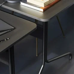 And Tradition Bureau Pavilion AV16 Linoleum Black 4023 - Chêne Noir / Pieds Noir > Bureaux & Secrétaires