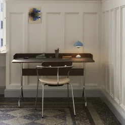And Tradition Bureau Pavilion AV17 Linoleum Iron 4178 - Noyer / Pieds Chrome > Bureaux & Secrétaires