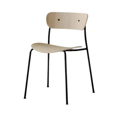 And Tradition Chaise Pavilion AV1 Chêne - Pieds noirs > Chaises