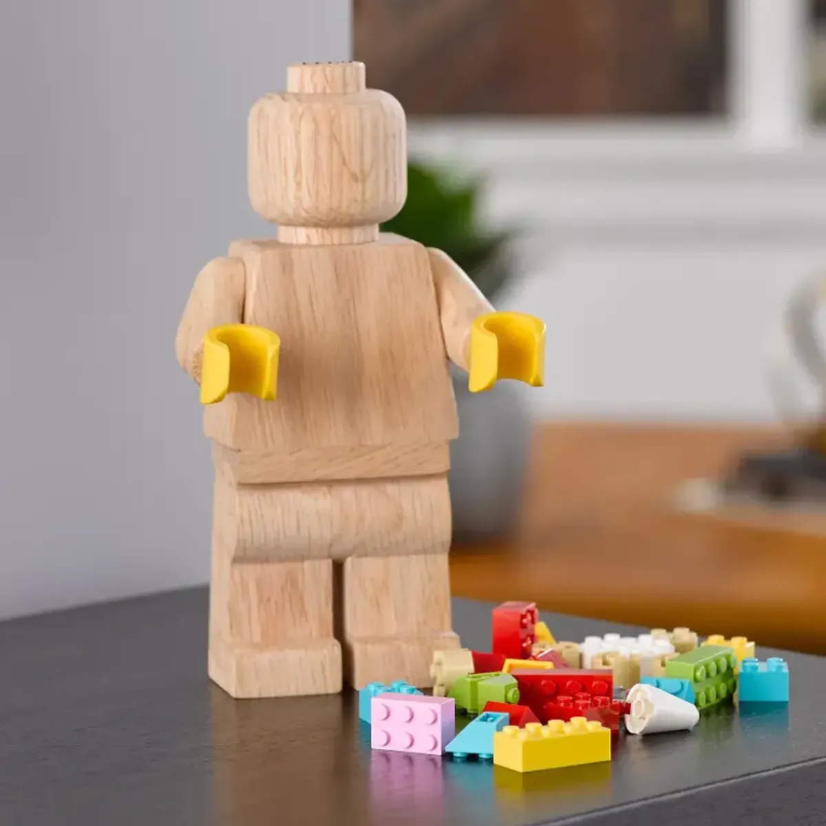 Sélectionné par Fleux Figurine Lego en bois - h 20 cm > Sculptures & Figurines