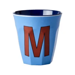 Rice Gobelet Lettre M en mélamine - Bleu > Tasses & Mugs