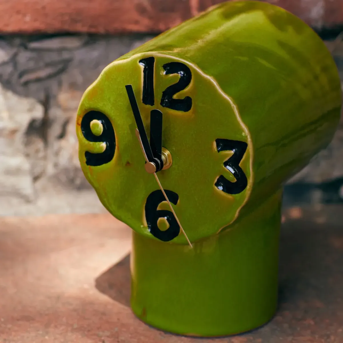 HK Living Horloge Rétro en céramique - h 17,5 cm - Olive > Horloges