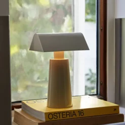 And Tradition Lampe de table Caret MF1 H 22cm - Gris soie > Lampes De Table