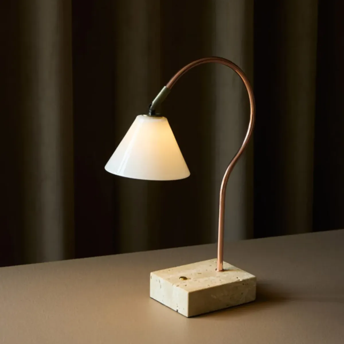 Sélectionné par Fleux Lampe de table sans fil Question > Lampes De Bureaux|Lampes De Table