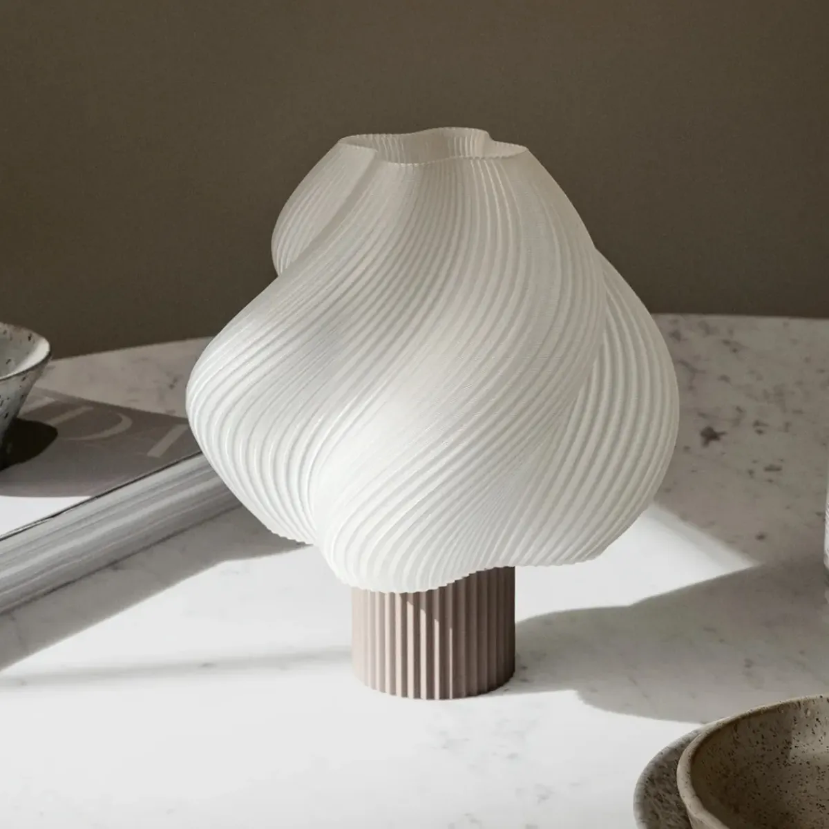 Crème Atelier Lampe Soft Serve Portable - Mocha > Lampes De Table