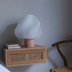 Crème Atelier Lampe Soft Serve - Wild Strawberry > Lampes De Table