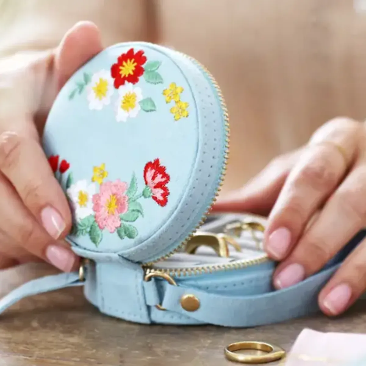 Sélectionné par Fleux Mini boite à Bijoux rond en velours à fleurs brodées > Bijoux & Montres|Paniers & Boîtes