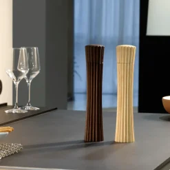 Legnoart Booster Moulin à Poivre et Sel Pleats - Frêne Thermo Foncé > Fabriqué En Europe|Fabrication Artisanale