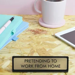 Sélectionné par Fleux Plaque De Bureau Pretending to work from Home > Accessoires Design