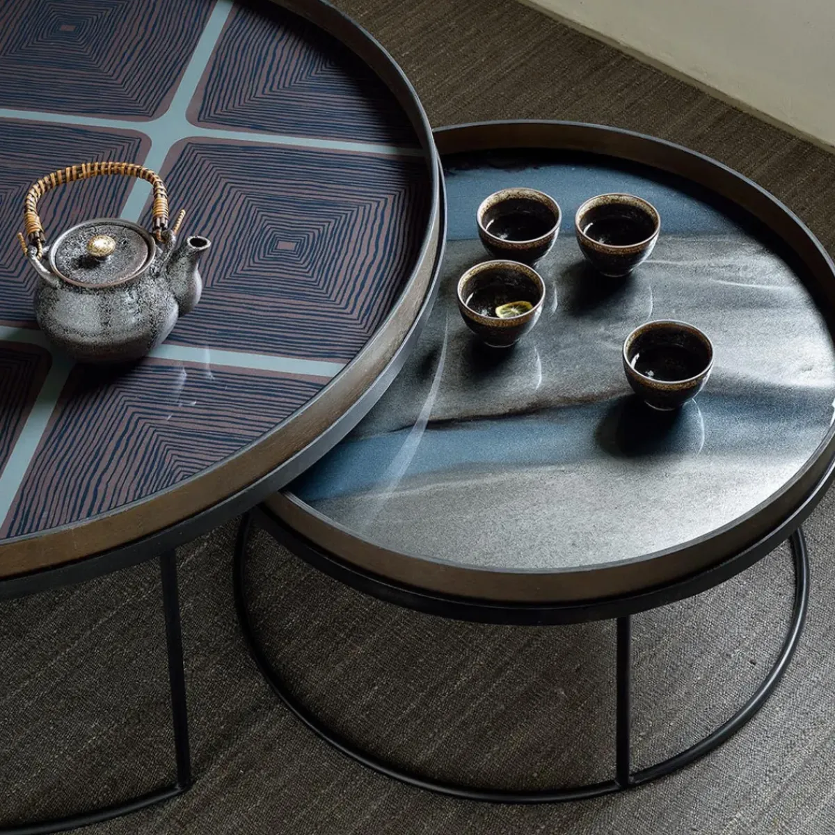 Ethnicraft Plateau en verre Graphite Organic - Ø 61 cm > Plats & Plateaux