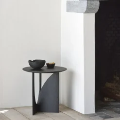 Ethnicraft Table d'appoint Geometric en chêne noir verni - Ø 51 x h 50 cm > Tables Basses & D'appoint